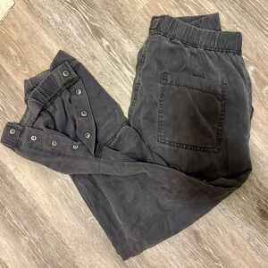 American Eagle Outfitters Gray Cropped Pants